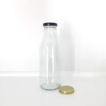 500mL Glass Bottles with lids are suitable for storing sauce and homemade preserves.